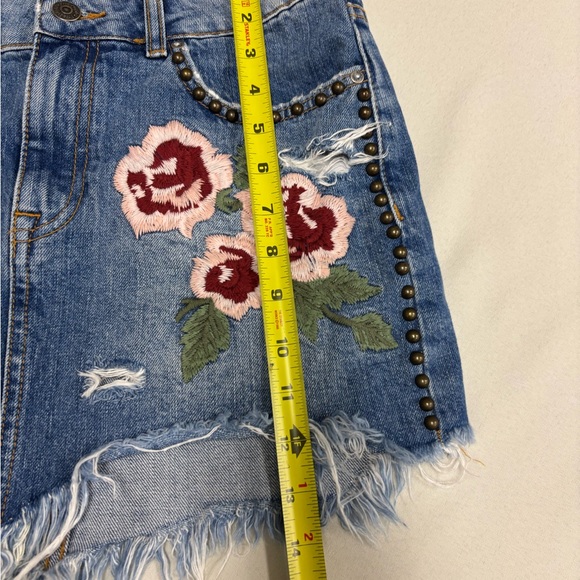 Free People Blue Denim floral embroidered Skirt size 26 - Picture 6 of 7